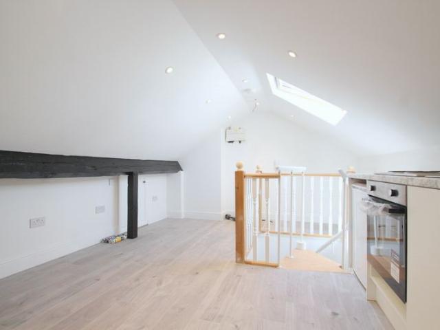 Studio for rent in London Borough of Merton, South Wimbledon