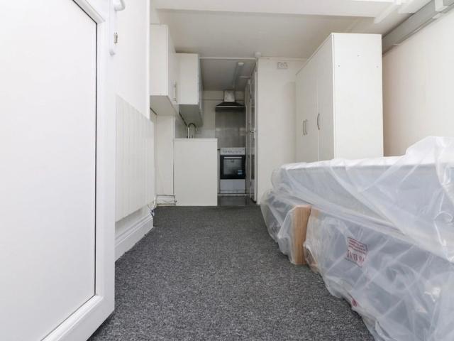 Studio for rent in London Borough of Merton, South Wimbledon