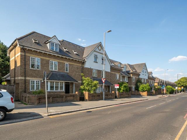 Apartment for rent in Kingston Vale, Greater London