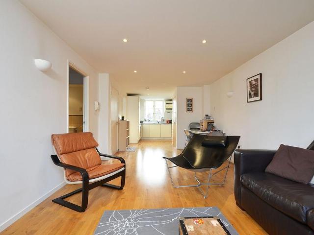 Apartment for rent in Kingston Vale, Greater London
