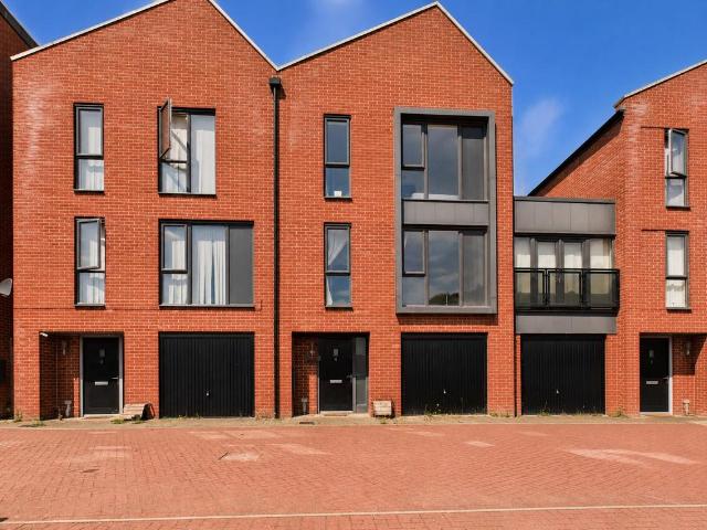 House for rent in Littleover, East Midlands