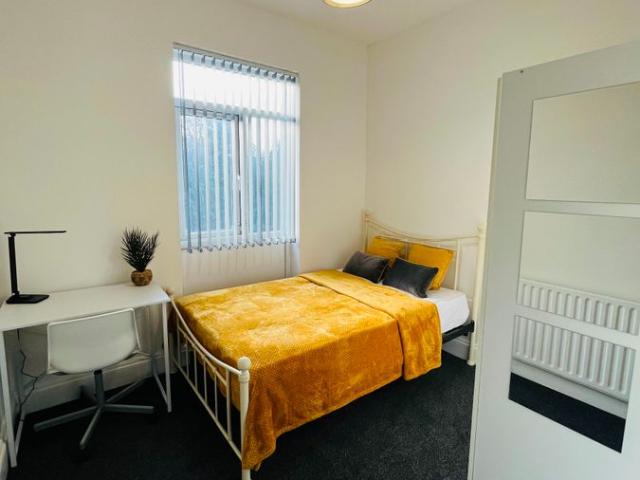 Room for rent in Ball Hill, West Midlands