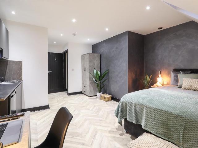 Studio for rent in Ball Hill, West Midlands