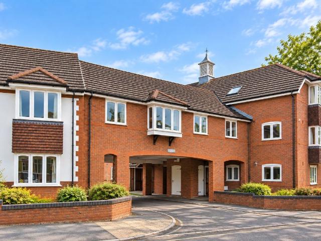 Apartment for rent in Horsell, Woking