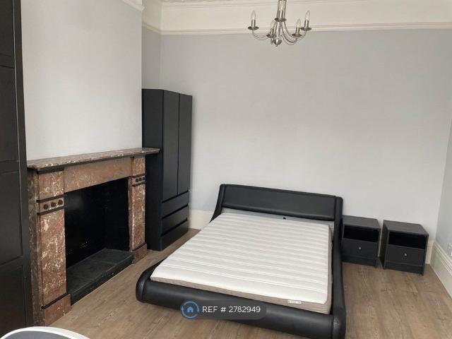 Room for rent in Seven Kings, Greater London