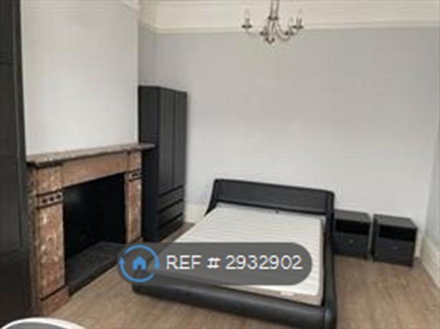 Room for rent in Seven Kings, Greater London