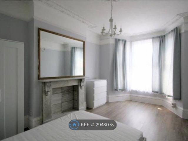 Room for rent in Seven Kings, Greater London