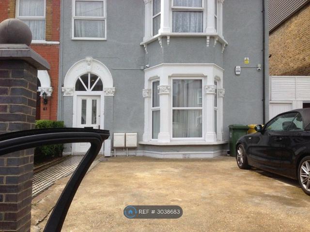 Apartment for rent in Seven Kings, Greater London