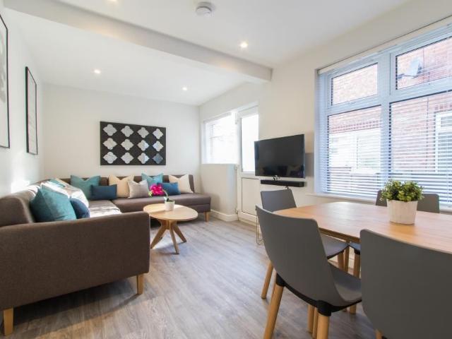 House for rent in Ladybarn, Manchester