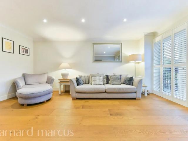 Room for rent in London Borough of Ealing, Greater London