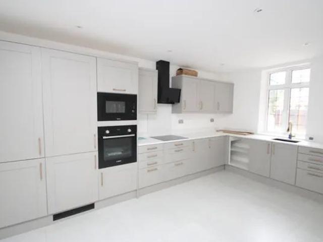 House for rent in London Borough of Croydon, Selsdon