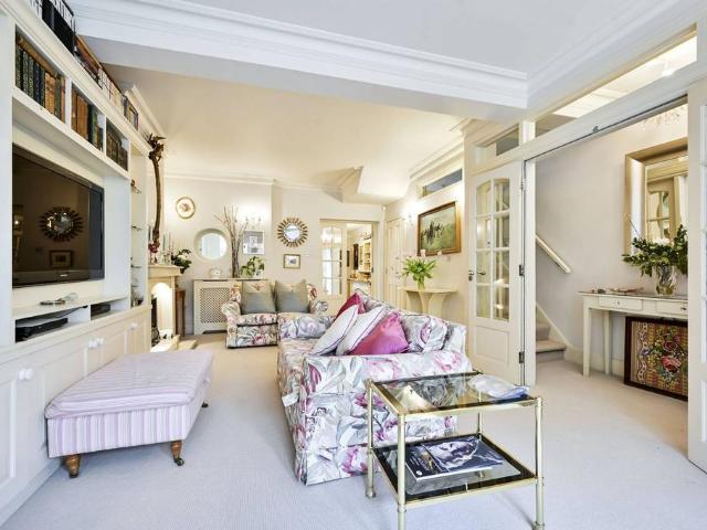 House for rent in London Borough of Hammersmith and Fulham, Greater London
