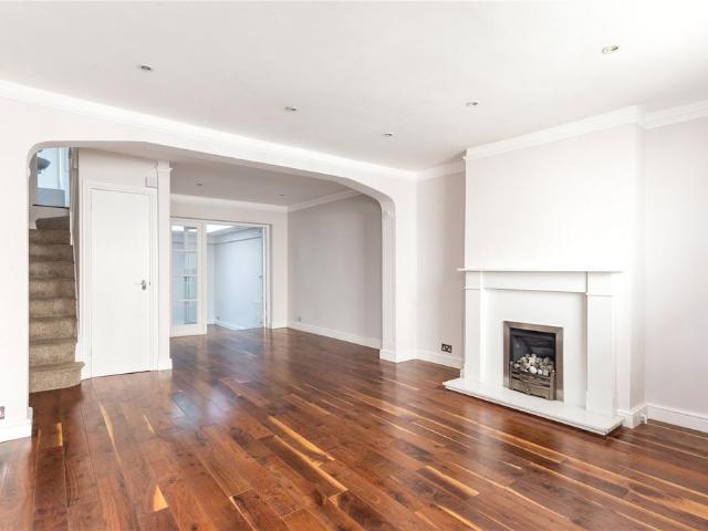 House for rent in Belgravia, Greater London