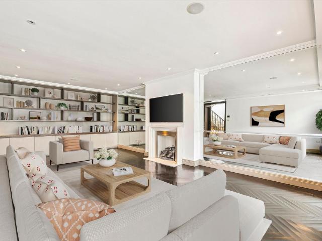 House for rent in Belgravia, Greater London