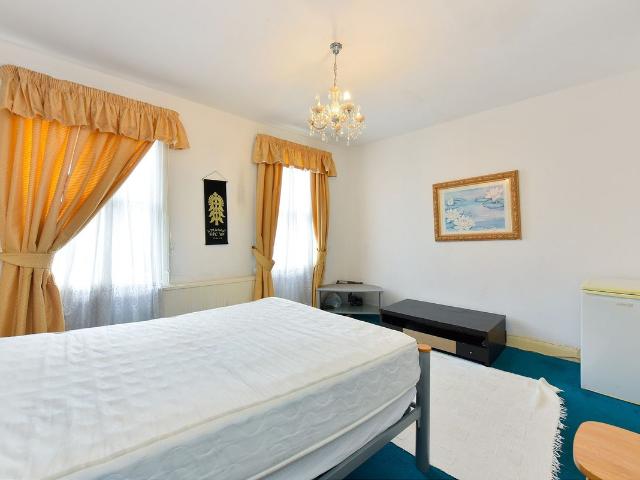 Apartment for rent in West Kensington, Greater London