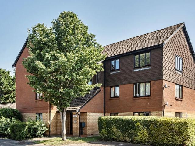 Apartment for rent in London Borough of Merton, Collier's Wood