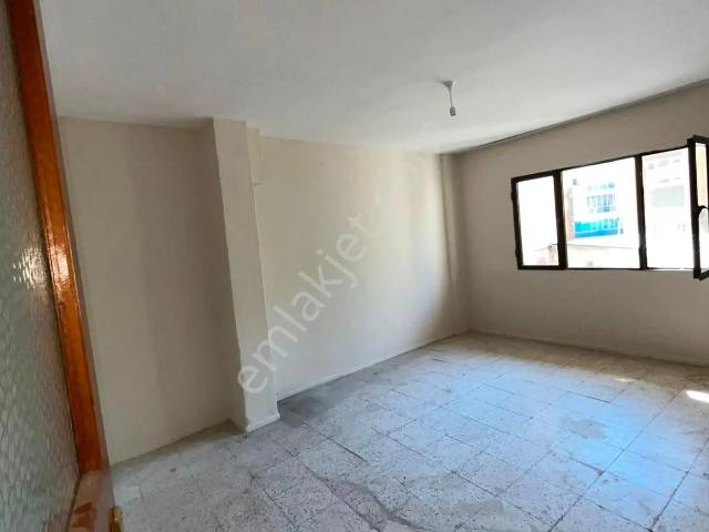 Karabağlar, İzmir içerisinde kiralık mülk