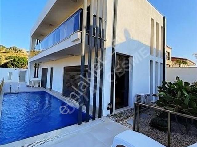 Çeşme, İzmir içerisinde kiralık Villa