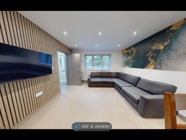 Room for rent in Cannon Park, West Midlands