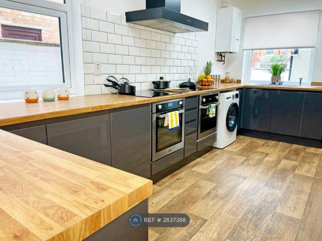 Room for rent in West End, Old Wharf