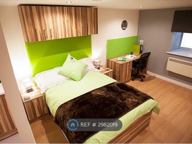 Studio for rent in Huddersfield, West Yorkshire
