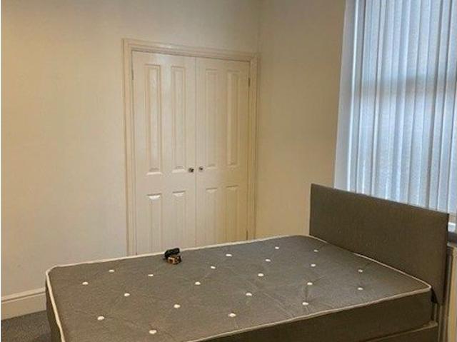 Room for rent in Barton upon Irwell, Salford