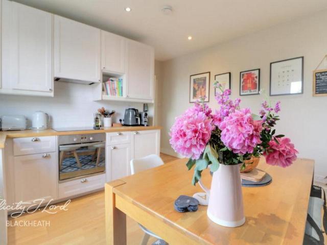 Apartment for rent in East Greenwich, Greater London
