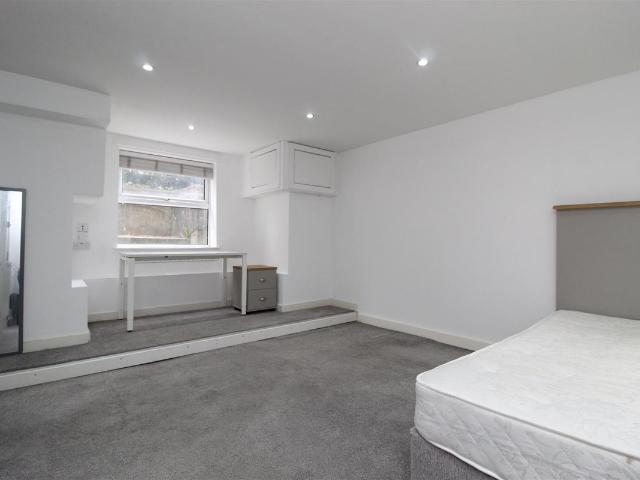 Room for rent in Sandford, Leeds