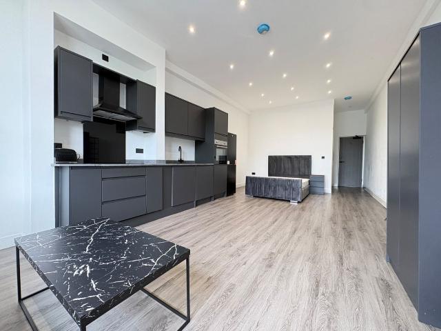 Studio for rent in Burley, Leeds