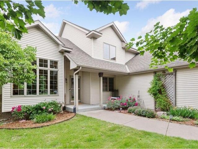 House for sale in Maple Grove House for sale in Maple Grove