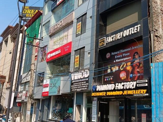 Commercial for rent in Deri