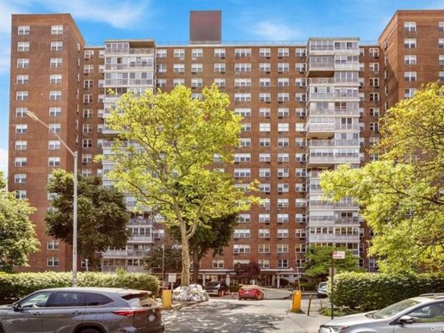 House for sale in Queens, Arverne