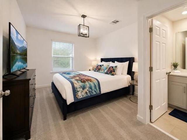 Room for rent in Four Corners, Florida