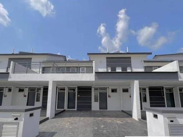 Townhouse for rent in Tanjong Sepat, Selangor