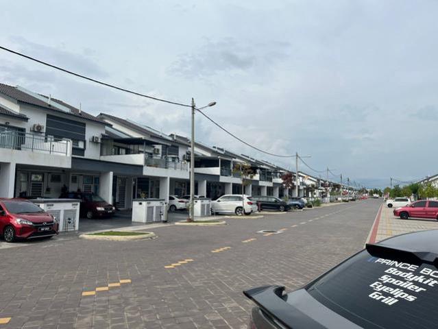 Townhouse for rent in Tanjong Sepat, Selangor