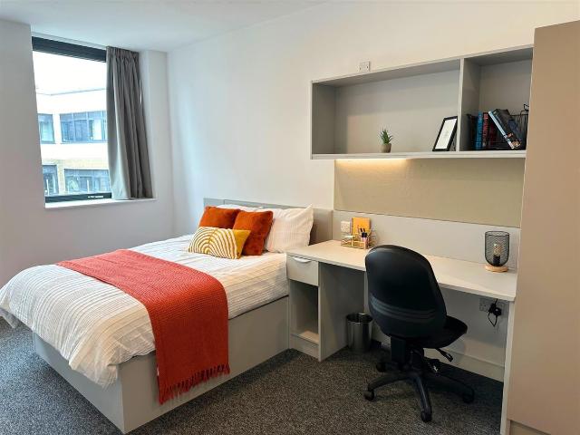 Room for rent in St Matthew's, Old Wharf