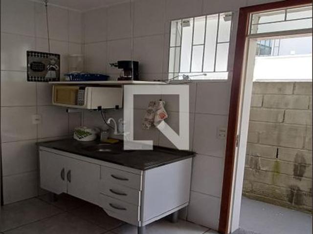Kitnet aluguel em Região Geográfica Imediata de Florianópolis, São José