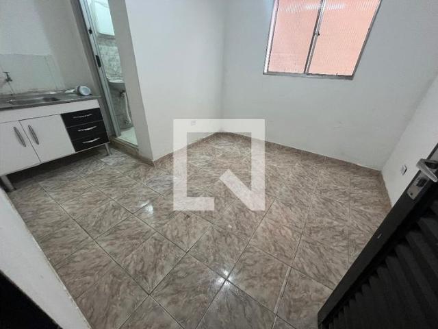 Kitnet aluguel em Parque das Paineiras, São Paulo
