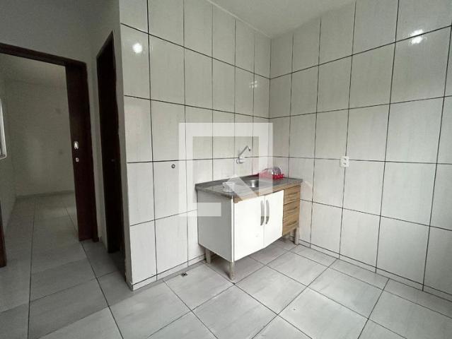 Kitnet aluguel em Região Geográfica Imediata de Florianópolis, São José