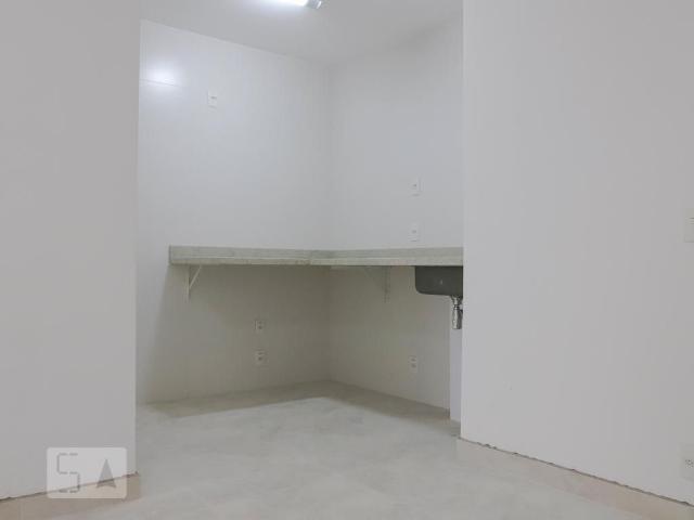 Kitnet aluguel em Região Imediata de São Paulo, Região Metropolitana de São Paulo