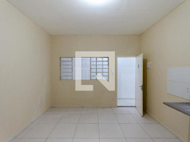 Kitnet aluguel em Região Imediata de São Paulo, Região Metropolitana de São Paulo
