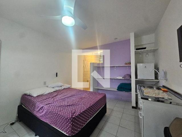 Kitnet aluguel em Região Geográfica Imediata de Salvador, Região Metropolitana de Salvador