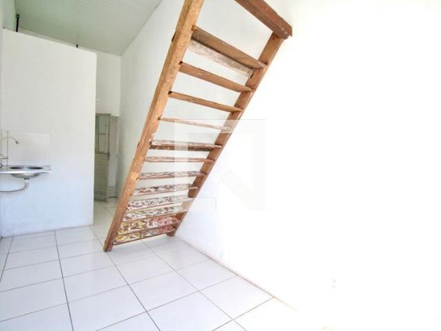 Kitnet aluguel em Região Geográfica Imediata de Salvador, Região Metropolitana de Salvador