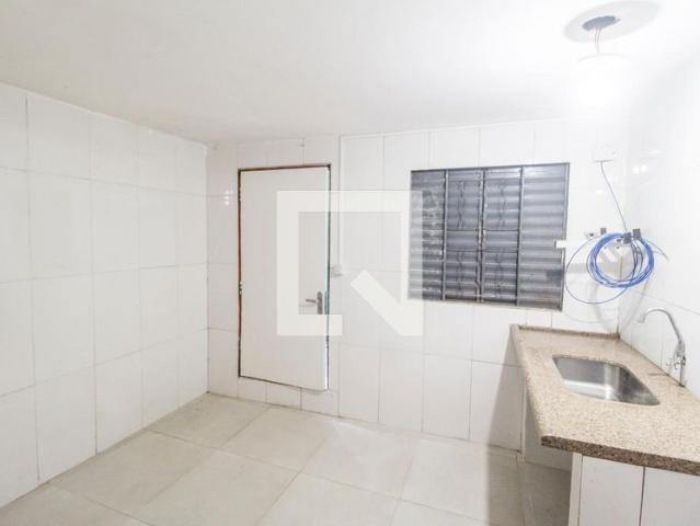 Kitnet aluguel em Região Imediata de São Paulo, Região Metropolitana de São Paulo