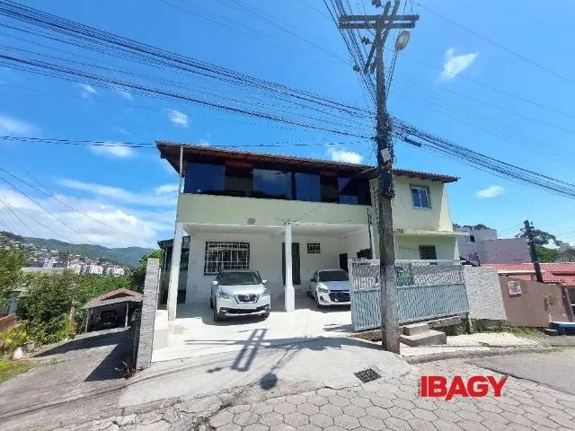 Kitnet aluguel em Região Geográfica Imediata de Florianópolis, Desterro