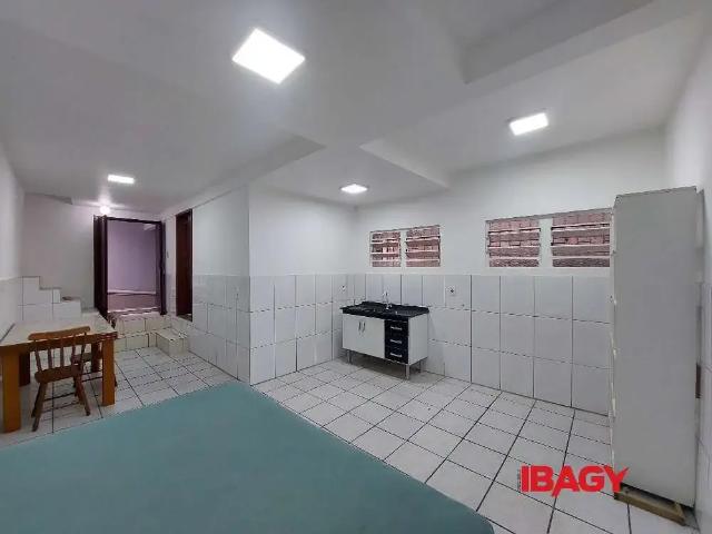 Kitnet aluguel em Região Geográfica Imediata de Florianópolis, Desterro