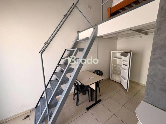 Kitnet aluguel em Conjunto Residencial Karina, Maringá