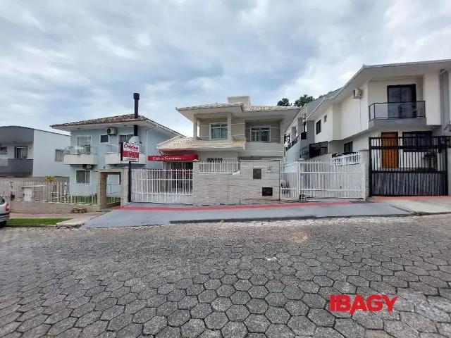 Kitnet aluguel em Região Geográfica Imediata de Florianópolis, São José