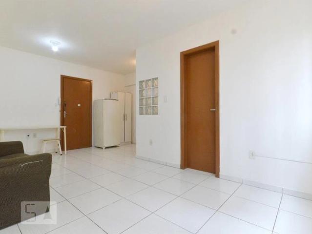 Kitnet aluguel em Kobrasol, São José