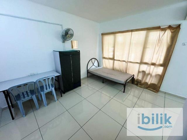 Room for rent in Petaling, Alam Impian